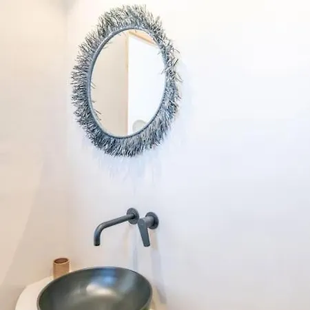 Lunar House L * Volax