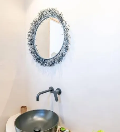 Lunar House L * Volax